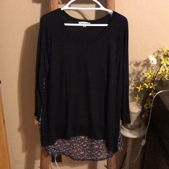 Floral-back Hi/lo Top 🌸🌺 - Picture 2 of 4